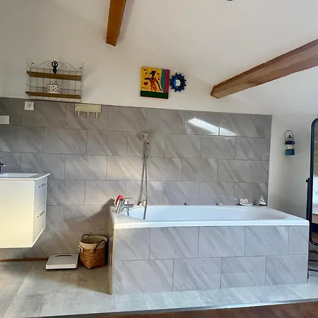 La Maison Aquarelle -climatisation-wifi -5 Pers